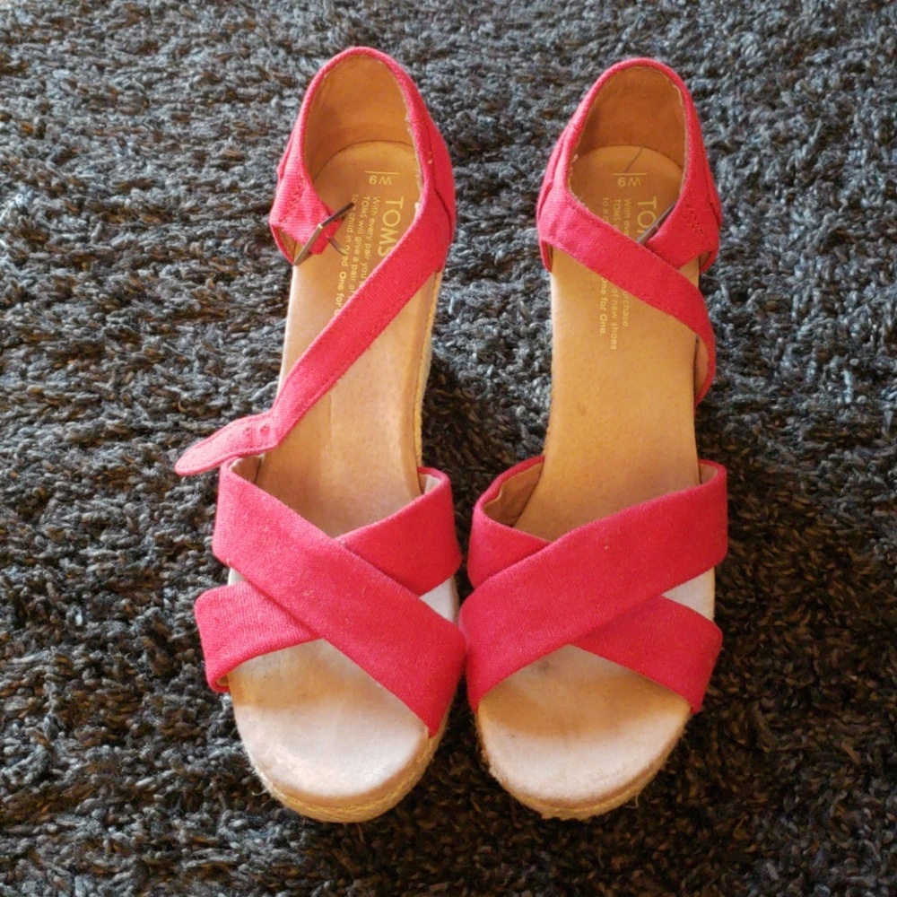 Toms Red Wedgws